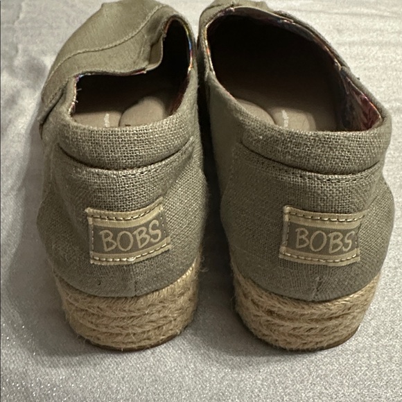 Skechers Bob’s Canvas Slip-On small wedge slipon size 8 Tan - Picture 3 of 6